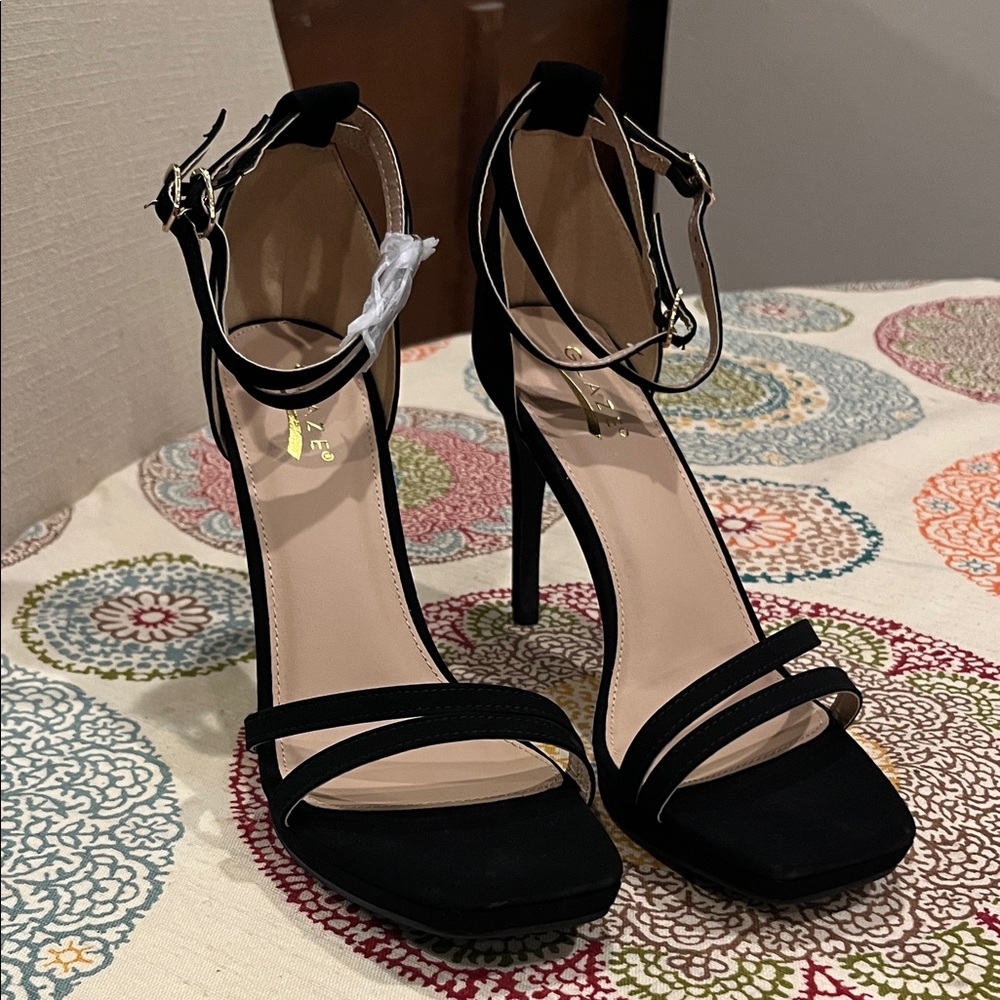 NEW Glaze Black Heels size 9 women’s